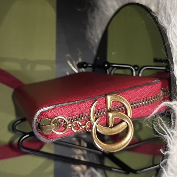 Gucci Red GG Zippy Wallet EUC - Picture 5 of 16